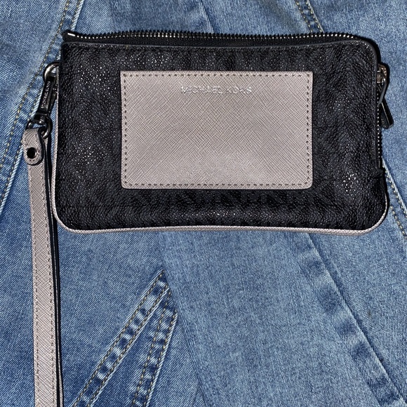 Michael Kors Dual Zipper Wallet - Picture 1 of 3